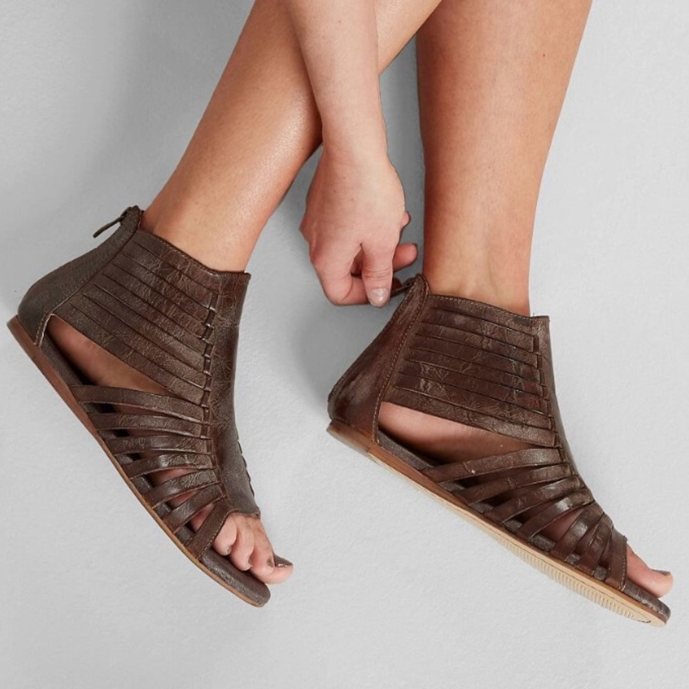 ROAN by Bed Stu Pearl Leather Sandal in Tan Greenland White